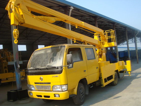 小型高空作業(yè)車廠家直銷