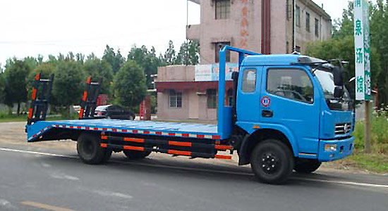 大連 鞍山鉤機(jī)拖板車 挖機(jī)平板運(yùn)輸車 挖掘機(jī)拖板車廠家直銷