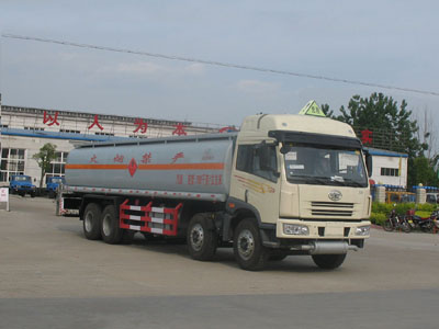 程力威牌CLW5310GYYC3型運(yùn)油車