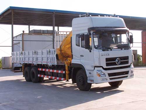 湖北隨州東風(fēng)天龍后雙橋隨車起重運(yùn)輸車廠家報(bào)價(jià)