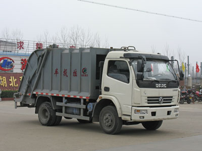 東風(fēng)小霸王垃圾車密封式垃圾車