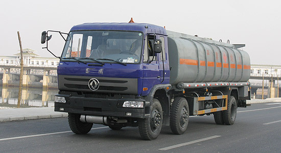 東風前雙后單化工液體運輸車