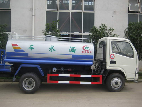 灑水車(chē)——東風(fēng)金霸綠化噴灑車(chē)