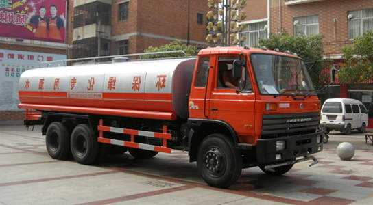 東風(fēng)后雙橋綠化噴灑車www.0722zyqc.com