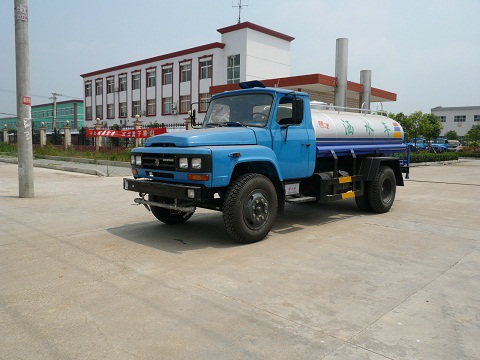 湖北隨州最好的東風(fēng)尖頭灑水車，6-8個(gè)方的灑水車、140馬力的灑水