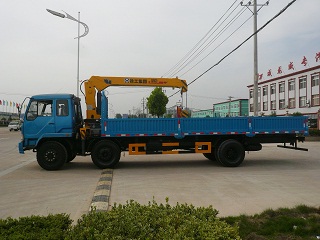 倉庫用的隨車起重車建筑工地上用的隨車吊最好的柳汽乘龍大橋隨車吊廠家