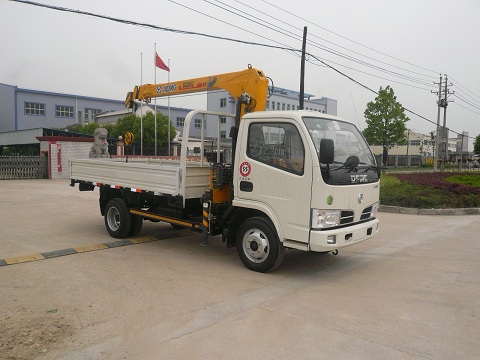 各種裝卸用的隨車起重車安裝上用的隨車吊最好的東風小霸王隨車吊廠家報