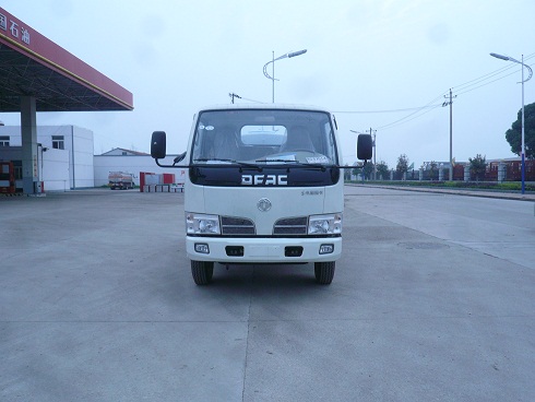 東風(fēng)小霸王灑水車(chē)報(bào)價(jià)，5噸灑水車(chē)專(zhuān)業(yè)生產(chǎn)廠家，環(huán)衛(wèi)灑水車(chē)專(zhuān)用