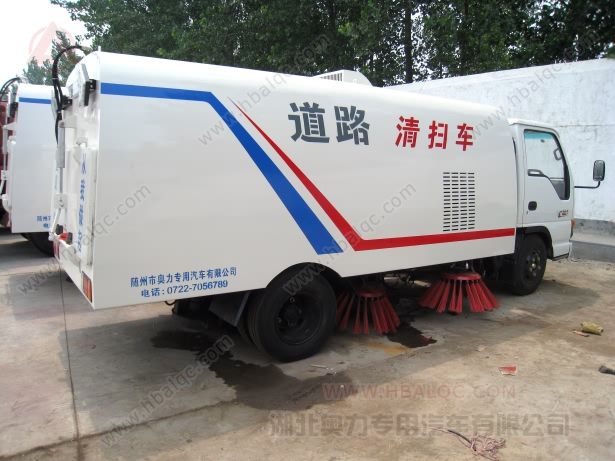 慶鈴五十鈴掃路車(chē)廠家價(jià)格_小型慶鈴清掃車(chē)多少錢(qián)_市政街道掃路車(chē)配置