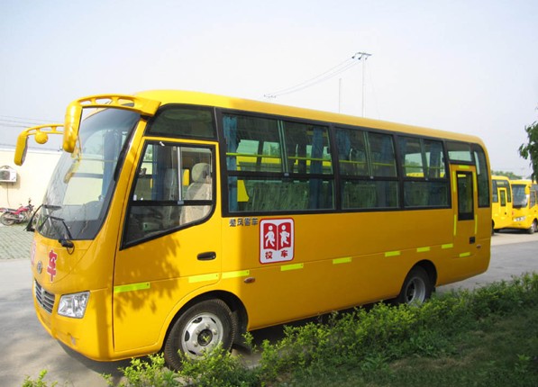 東風(fēng)6米24-30座校車/幼兒園校車