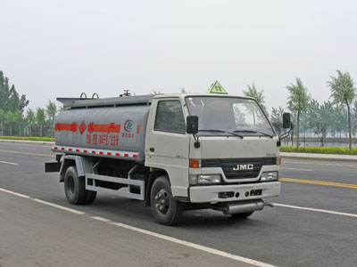 山東章丘江鈴4噸油罐車(chē)價(jià)格|江鈴4噸油罐車(chē)廠家