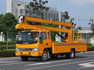 供應(yīng)廣西柳州高空作業(yè)車，路燈維修車.