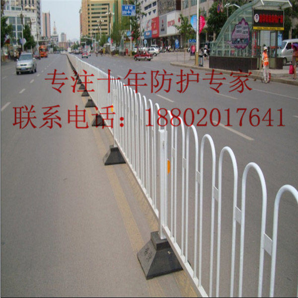 澄邁道路分隔欄熱銷 萬寧公路防護(hù)欄價格 三亞京式護(hù)欄廠家