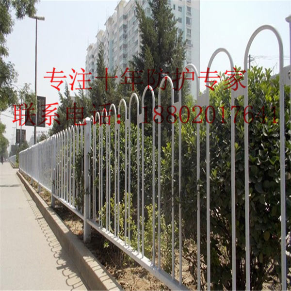 陵水交通護(hù)欄供應(yīng) 儋州道路隔離欄批發(fā) 海南公路分隔欄價(jià)格