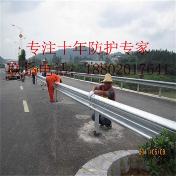 韶關(guān)國(guó)道波形護(hù)欄批發(fā) 中山道路防撞欄供應(yīng) 廣州三波護(hù)欄熱銷(xiāo)