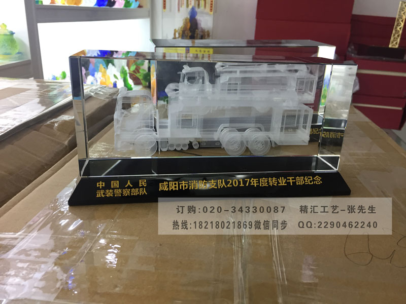 石家莊唐山消防老兵退伍紀念品，水晶模型內(nèi)雕制作