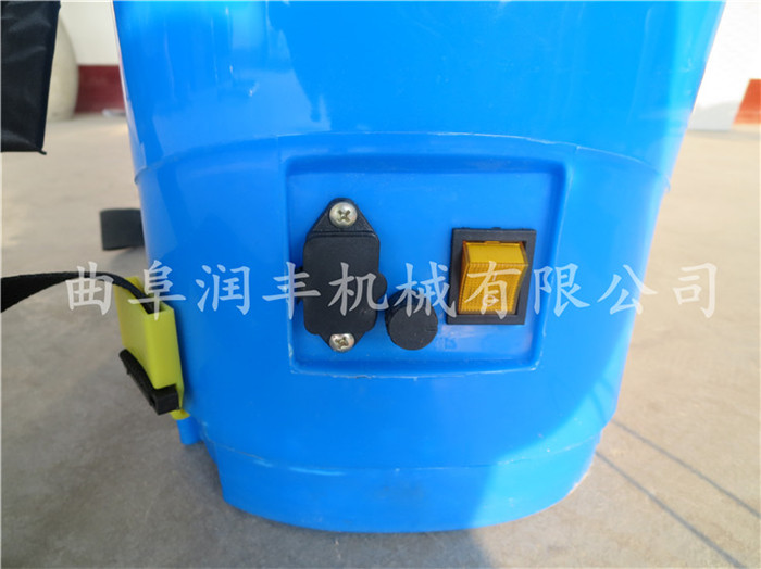 自動(dòng)撒肥機(jī)  雙盤撒肥機(jī)  拖拉機(jī)撒肥機(jī)