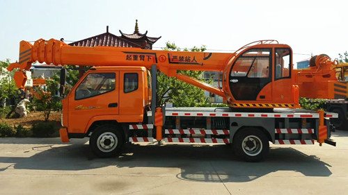 10噸吊車多少錢國五10噸汽車吊車價格山東龍祥吊車質(zhì)優(yōu)價廉