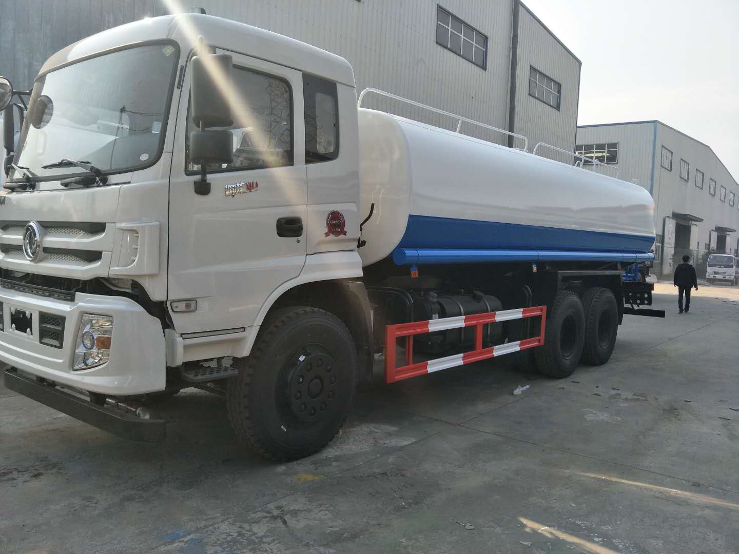 雅安市12噸灑水車(chē)可分期