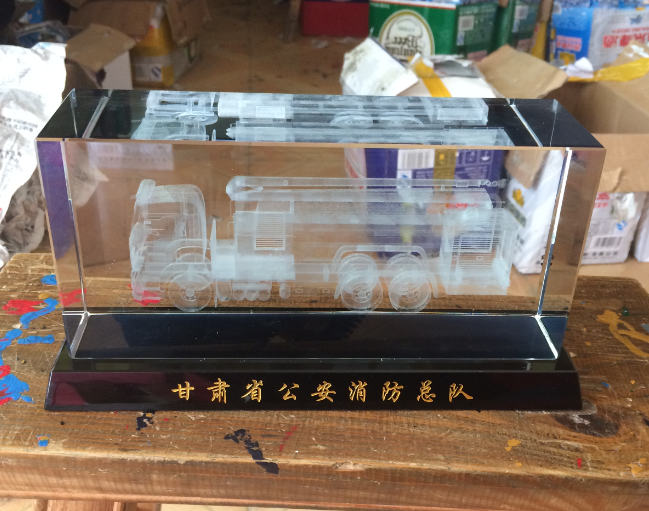 消防車模型水晶內雕，干部轉業(yè)留念禮品