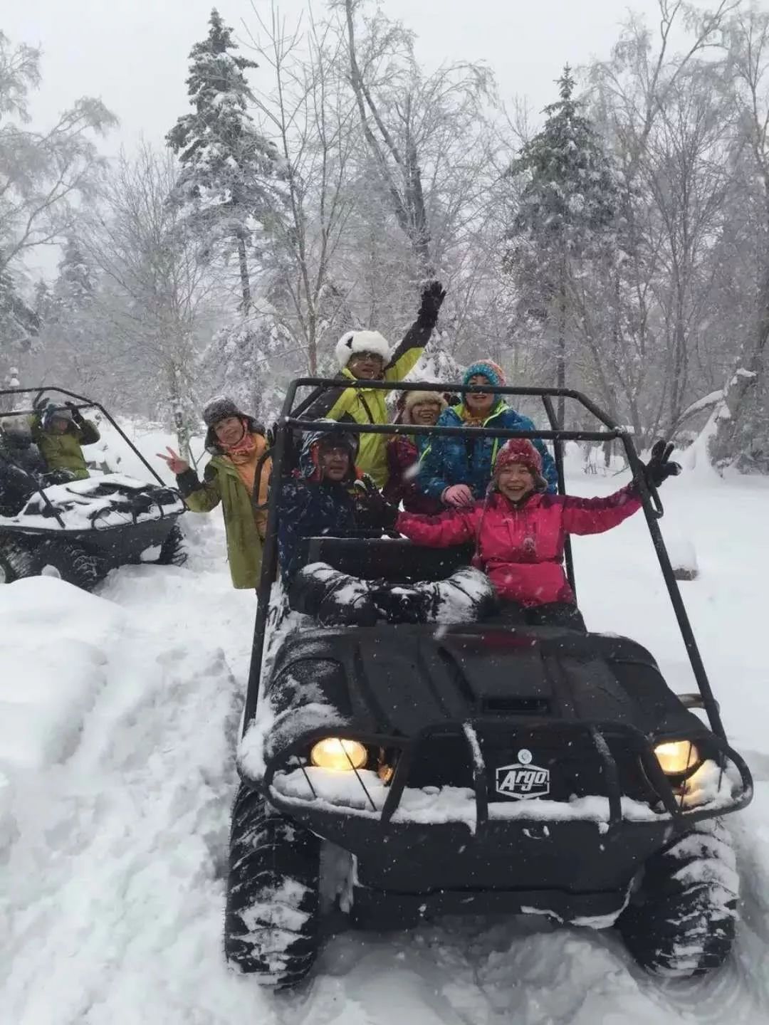 雪中旋轉的水陸兩棲車/全地形水陸通用車你想不想來體驗一把