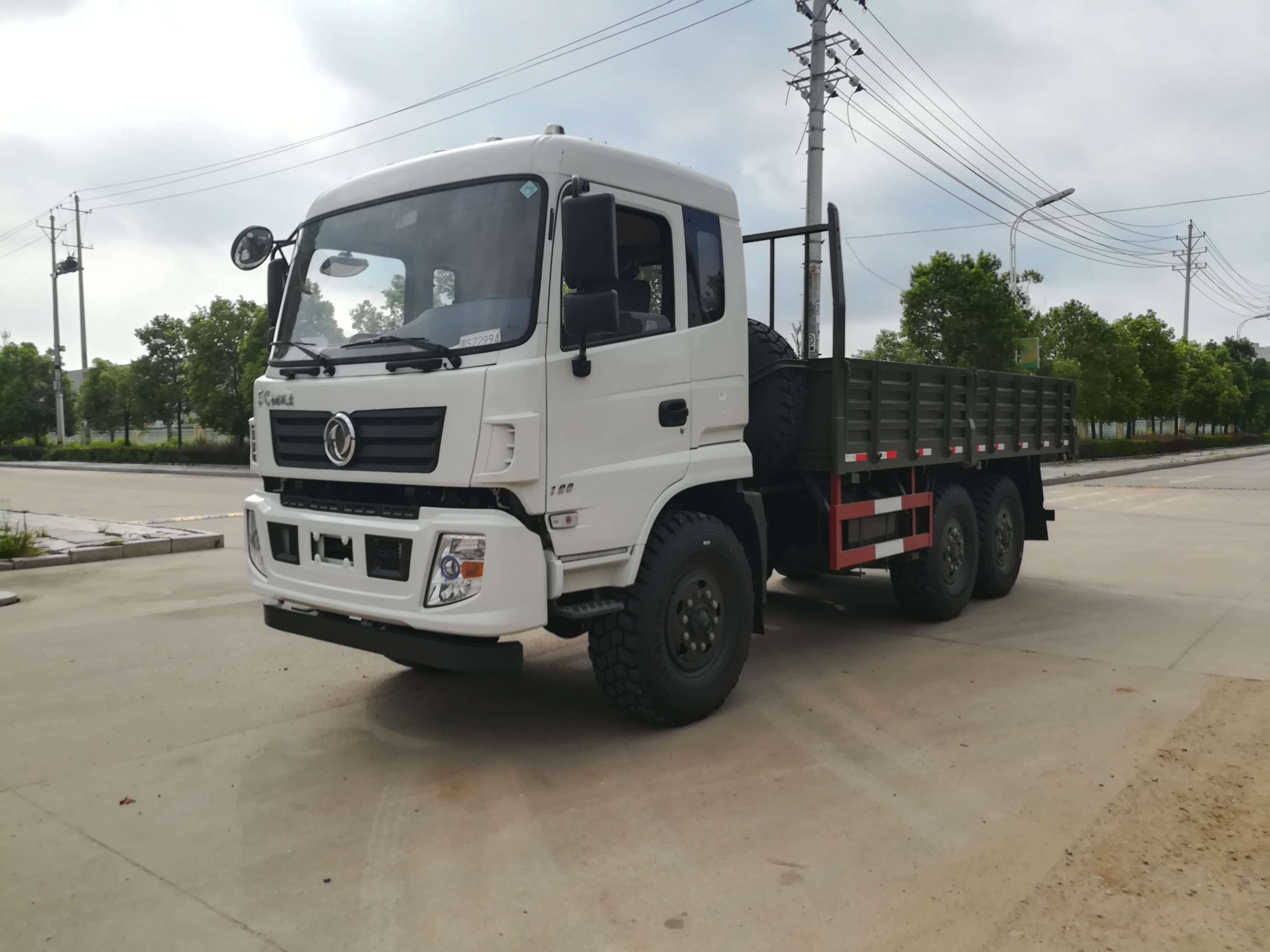 東風(fēng)6驅(qū)卡車、六驅(qū)越野載貨車、東風(fēng)越野沙漠車直銷