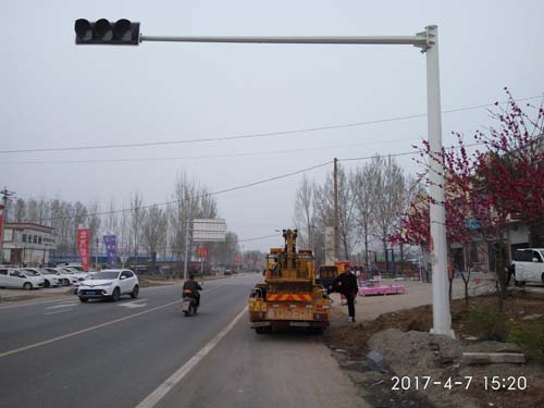 機(jī)動車滿屏紅綠燈多少錢，直徑400紅綠燈廠家