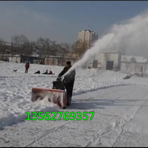 除雪效率高的浩鴻小型手推式掃雪機(jī)冬季熱銷(xiāo)