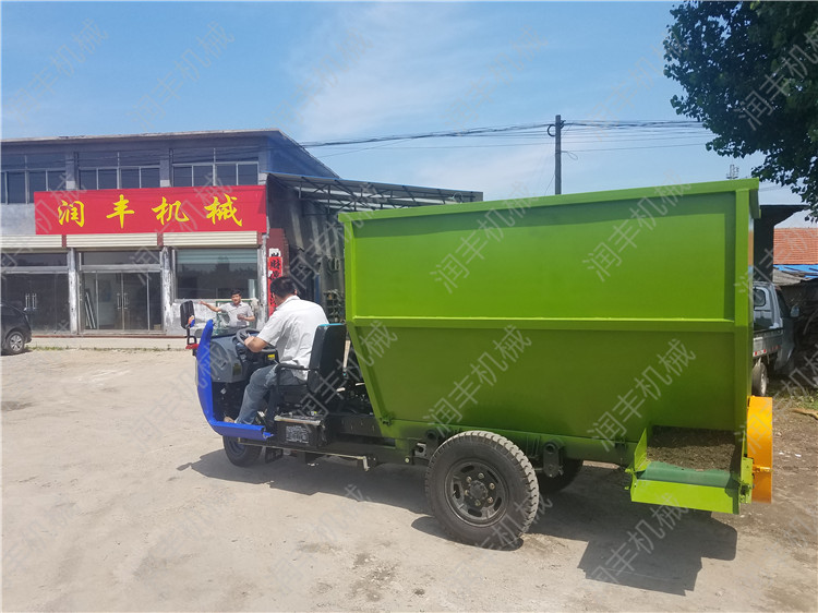 自動(dòng)撒料車 牛羊撒料機(jī)