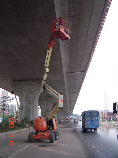 北京越野式高空作業(yè)車(chē)租賃