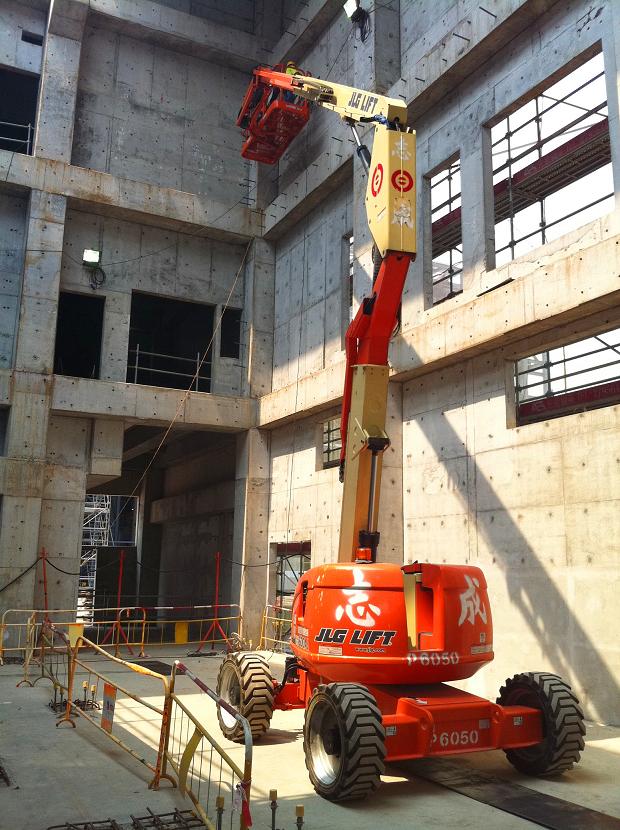 成都電動式高空作業(yè)車出租