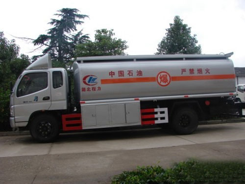 東風(fēng)5噸油罐車(chē)、解放小型8噸運(yùn)油車(chē)