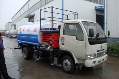 工程5噸灑水車(chē)價(jià)格 東風(fēng)10噸康霸灑水車(chē)  12噸供應(yīng)灑水車(chē)多少錢(qián)