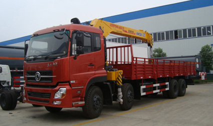 多功能隨車吊，平板帶吊運(yùn)輸車，東風(fēng)天龍隨車起重運(yùn)輸車