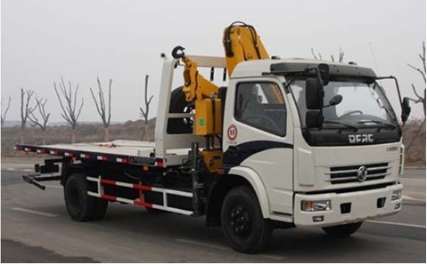 湖南東風(fēng)多利卡清障車帶吊機(jī) 清障車帶吊機(jī)價(jià)格低 清障車參數(shù)齊全