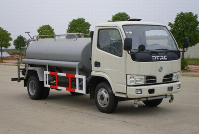 東風(fēng)各個(gè)型號(hào)的灑水車，9噸單橋運(yùn)水車，15噸后雙橋飲用水運(yùn)輸車參數(shù)