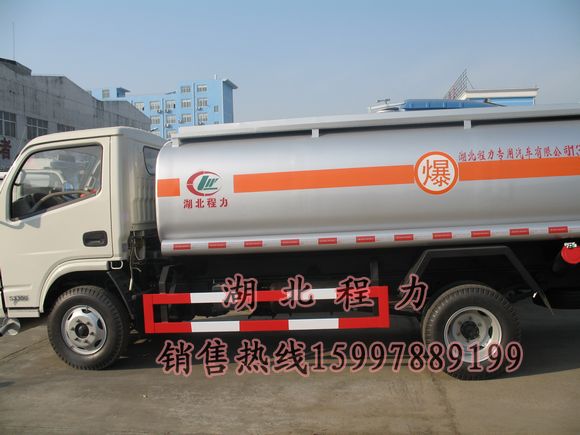 高油價(jià)解決方案移動(dòng)37噸運(yùn)油車(chē)www.dftzc.com半掛運(yùn)油車(chē)