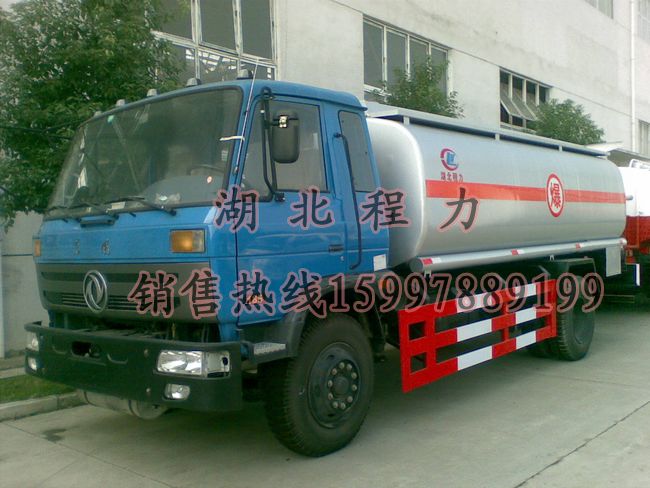 東風(fēng)145加油車罐體www.hbclw.org外部長(zhǎng)4000毫米長(zhǎng)軸2100毫米