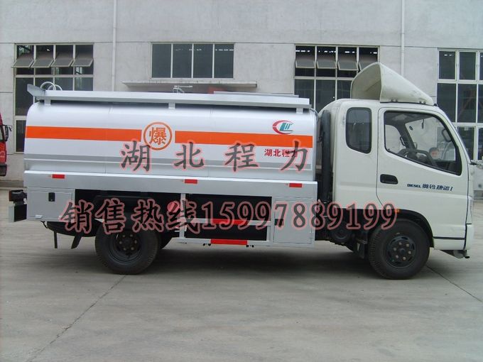 歐曼單橋油罐運(yùn)輸車(chē)帶15米卷盤(pán)加油噴槍加裝車(chē)www.hbclw.org載泵帶計(jì)量