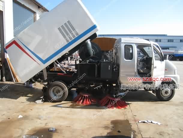 東風小型汽油掃路車|國4標準掃路車廠家|小型汽油道路清掃車圖片