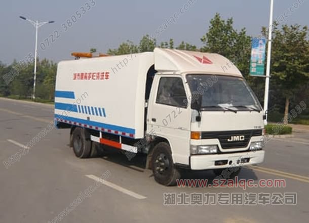 江鈴城市護(hù)欄清洗車↑護(hù)欄清洗車↑公路隔離護(hù)欄清洗車		