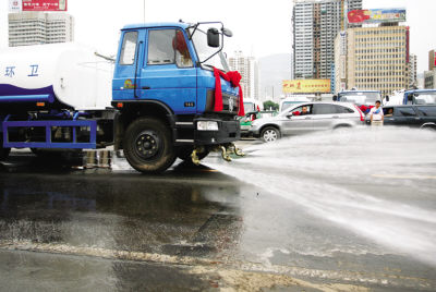 湖北程力集團(tuán)|華菱水泥攪拌車(chē)有6×4和8×4兩種車(chē)型