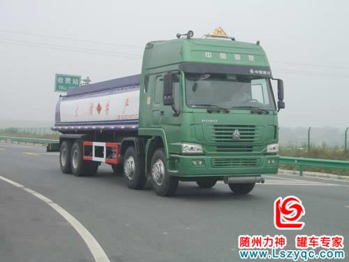 重汽豪沃前四后八運(yùn)油車