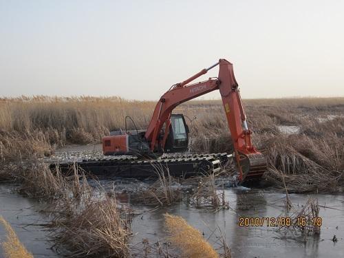 湖北江南水陸挖掘機(jī)出租水上清淤挖掘機(jī)出租服務(wù)展開