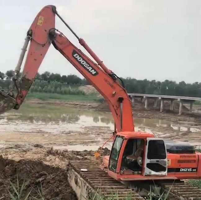 山西水路兩用挖掘機(jī)租賃水路挖掘機(jī)出租服務(wù)中心