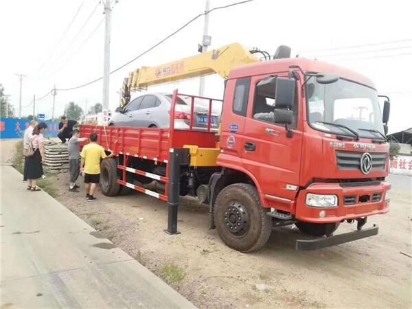 阿壩州10噸隨車起重運(yùn)輸車ˇ哪里有隨車吊銷售點(diǎn)