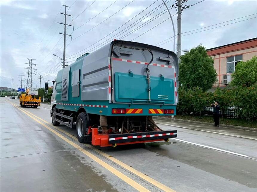 重慶市國六吸塵車哪里賣，重慶地區(qū)東風(fēng)吸塵車銷售價格