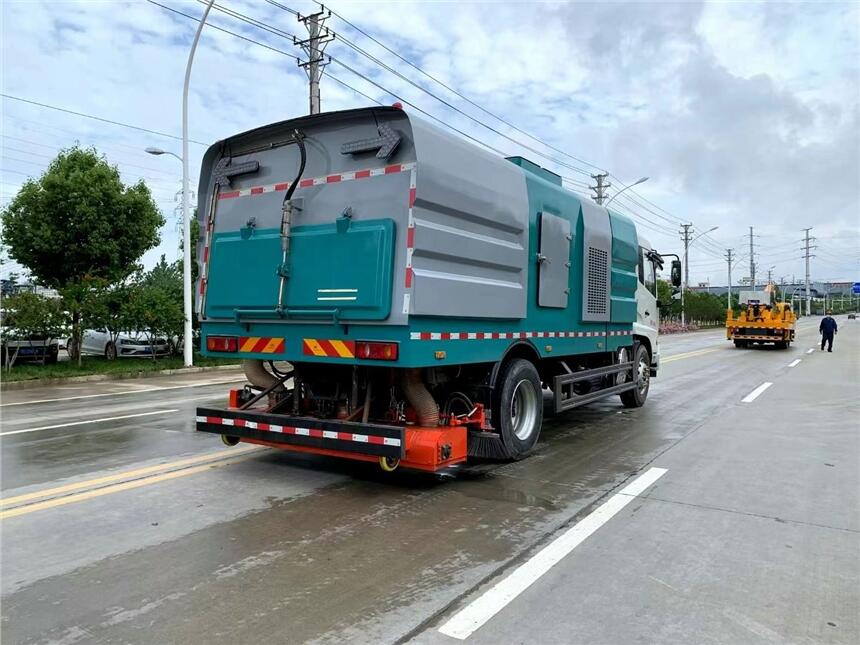 成都市國(guó)六吸塵車(chē)哪里賣(mài)，四川地區(qū)東風(fēng)吸塵車(chē)銷售價(jià)格