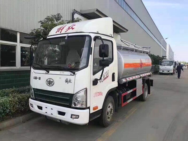 巴彥淖爾8噸運(yùn)油車(chē)在哪買(mǎi)