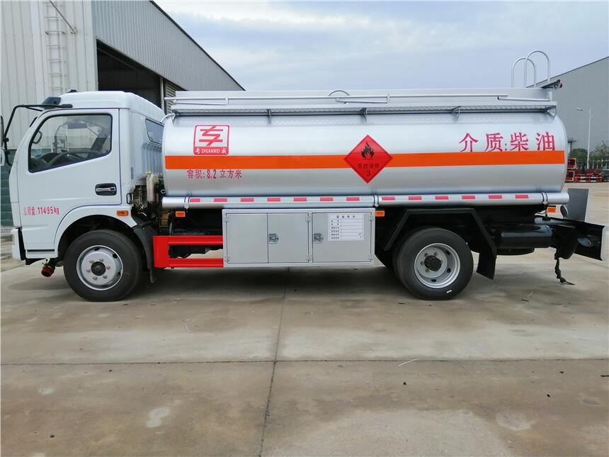 加油車(chē)廠家裝5噸油的油罐車(chē)精品工藝多少錢(qián)